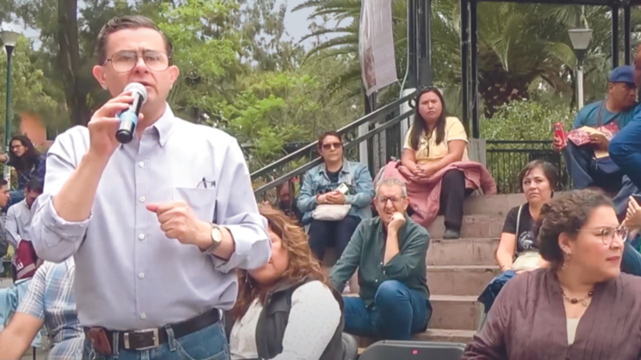 Iztacalco. Hamlet García acompañó a la ministra Lenia Batres a un foro informativo sobre la reforma al PJ el domingo.