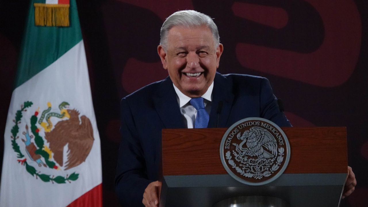 AMLO advierte a Noroña que los acuerdos de la encuesta presidencial no lo favorecen por ser invitado