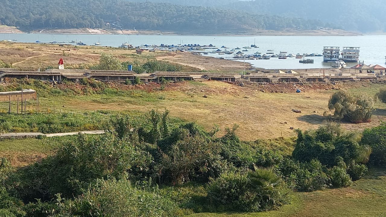 Alerta. Por el calentamiento global, la sequía golpea más fuerte a cuerpos de agua como la presa Valle de Bravo, pues casi no ha llovido.