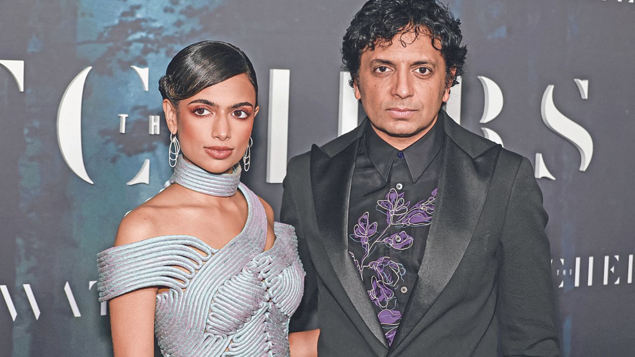 Ishana Night Shyamalan, la hija mediana de 24 años del director de cintas como Sexto Sentido y Fragmentado, celebró el estreno de su propio debut como directora con The Watchers