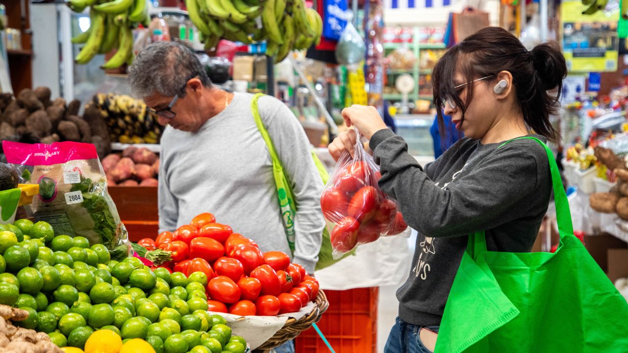 Los precios al consumidor tuvieron un rebote de 0.21% en la primera quincena de junio para llegar a un nivel anual de 4.78%