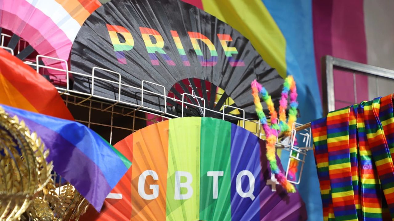 A las 11:30 horas, en el Ángel de la Independencia, se dará lectura del posicionamiento político y banderazo de salida de la 46 marcha LGBTQI+