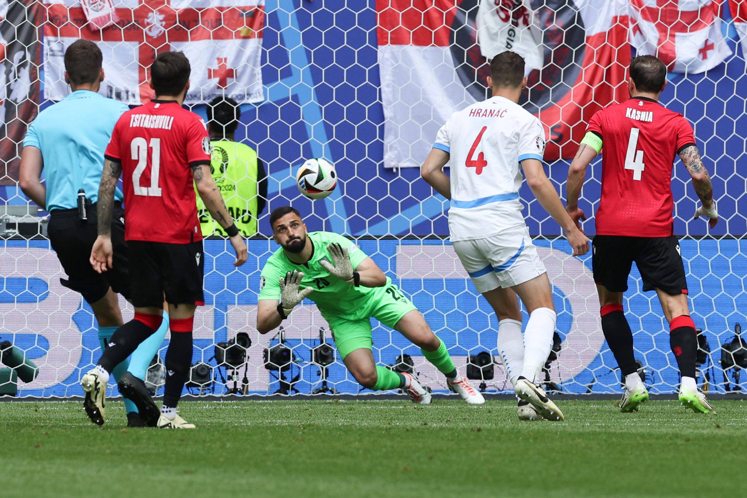 Los seleccionados de Georgia y Chequia igualaron a un tanto en el segundo encuentro de la Euro 2024 la localidad de Hamburgo.