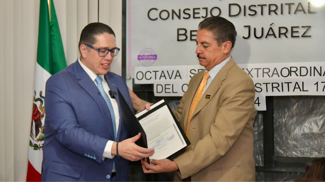 Recibe Luis Mendoza constancia de mayoría en Benito Juárez