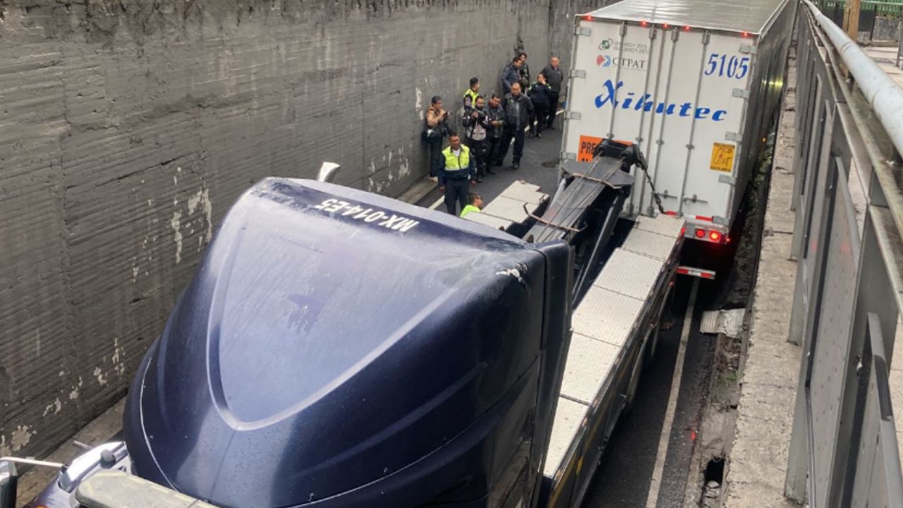 Tráiler queda atorado en la incorporación de Fray Servando a San Antonio Abad