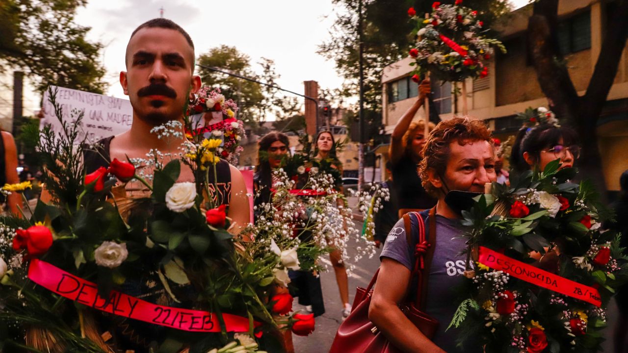 Manifestantes del Bloque Disidente protestaron por 8 transfeminicidios recientes en la Ciudad de México