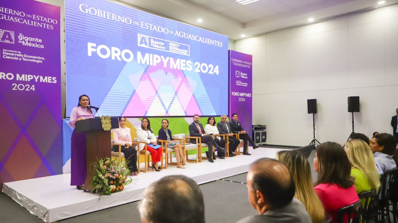 La gobernadora de Aguascalientes, Tere Jiménez, encabezó el Foro Mipymes 2024, a través del cual se ofrece capacitaciones a emprendedores