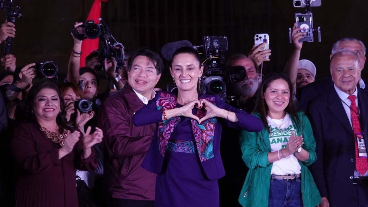 CIUDAD DE MÉXICO, 02JUNIO2024.- Claudia Sheinbaum, candidata electa por la presidencia, ofreció un mensaje a simpatizantes que la esperaron el la plancha del Zócalo capitalino.