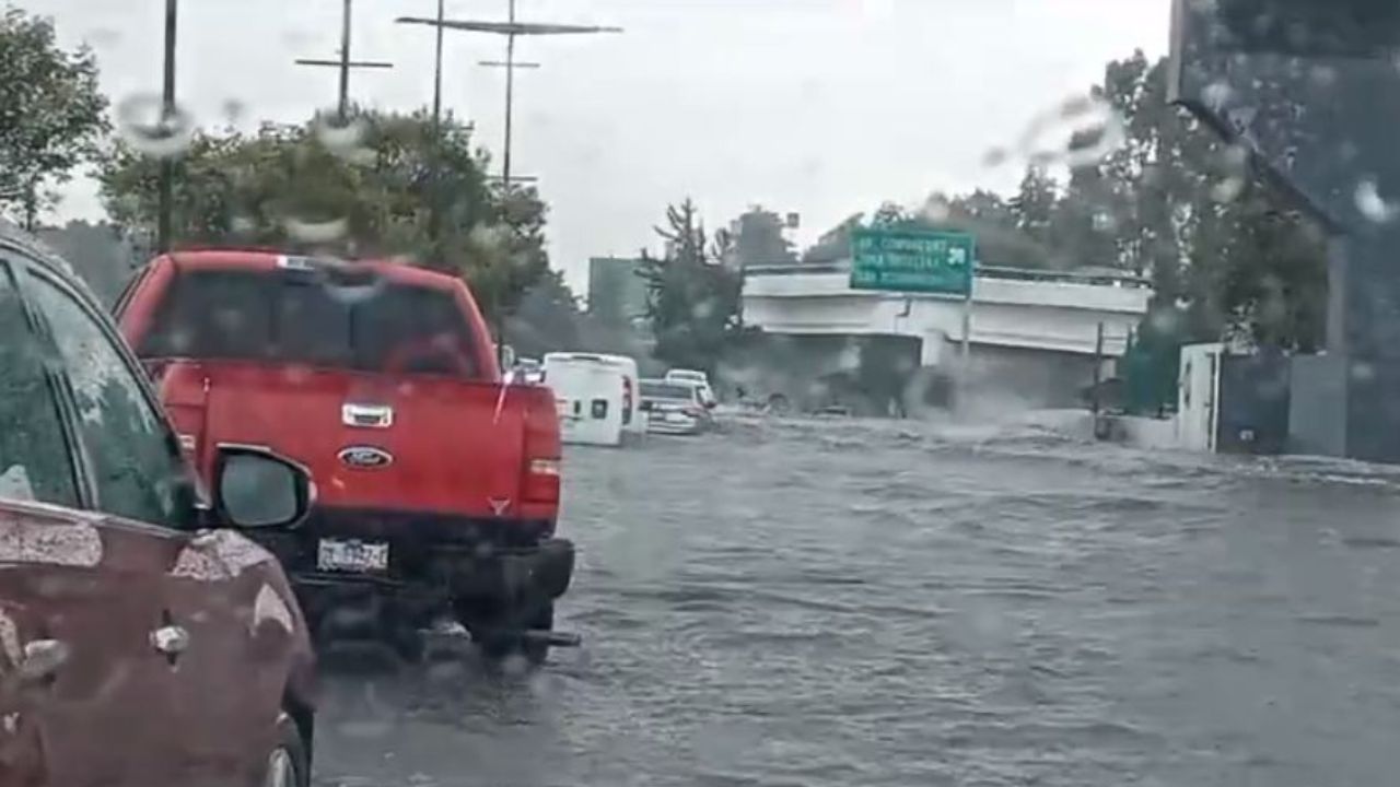 Caos vial en municipios mexiquenses tras fuertes lluvias