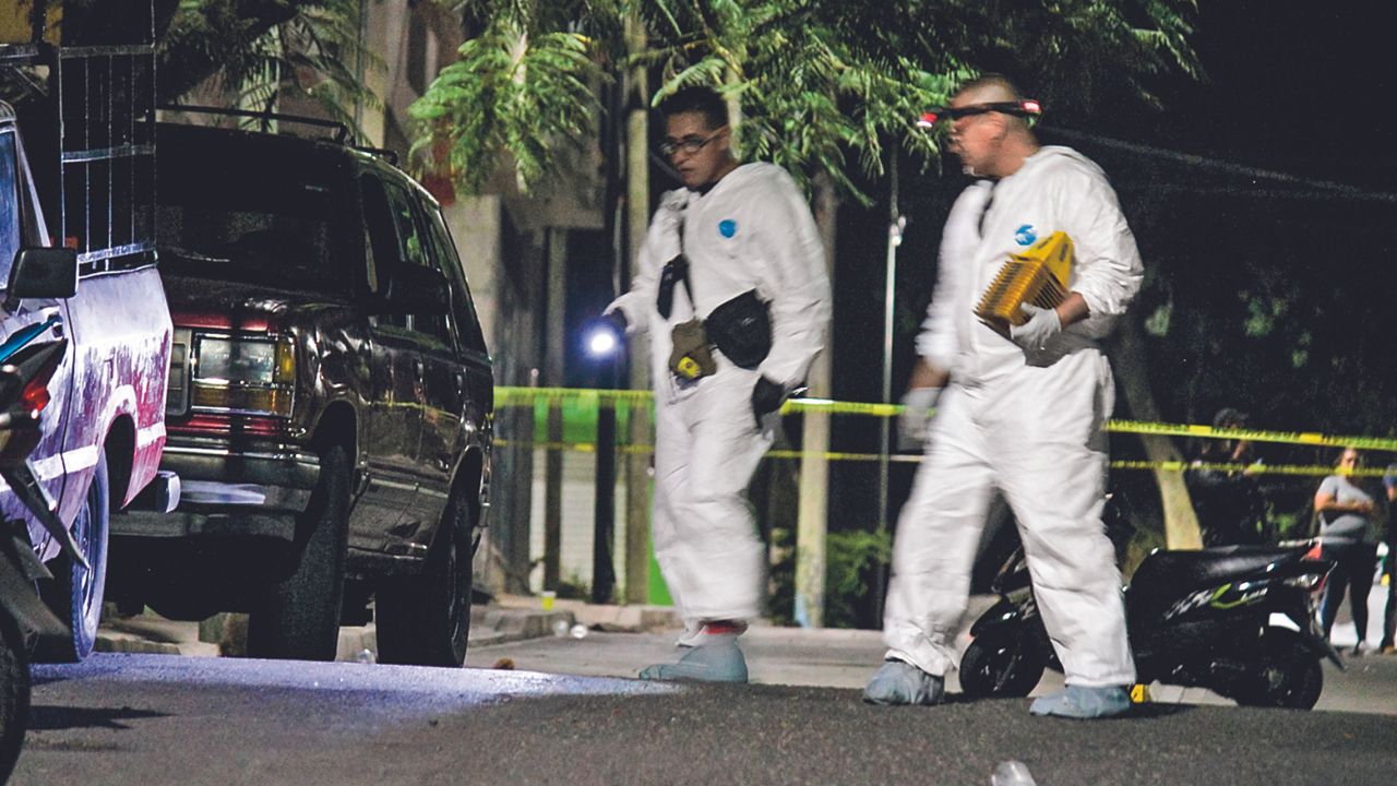 Multihomicidio. Dos hombres ingresaron a una vivienda de la vecindad ubicada en la calle Pénjamo y asesinaron a cuatro mujeres y dos bebés.