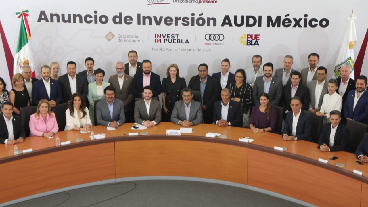 La firma alemana armadora de autos Audi anunció una inversión de mil millones de euros en Puebla en materia de desarrollo en electromovilidad,