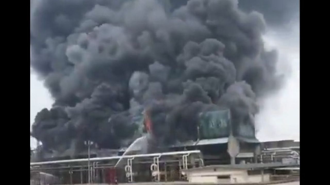 El estallido de un procesador de gas del complejo petroquímico de Nuevo Pemex generó un incendio en las instalaciones ubicadas en el municipio de Reforma, Chiapas