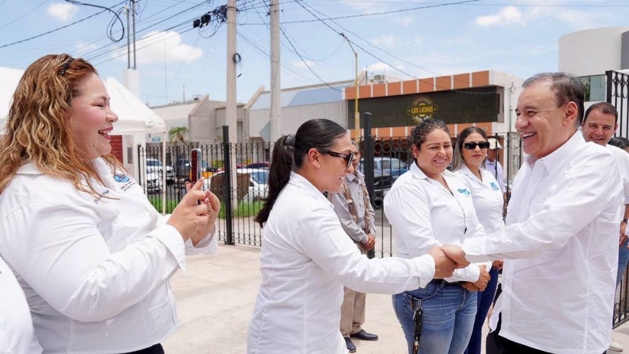 En el marco del vigésimo segundo aniversario del COSAES, Durazo entregó reconocimientos a miembros fundadores y expresidentes del comité; reconoció su aportación en la industria en la entidad