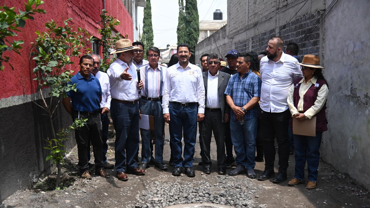 Martí Batres encabeza entrega de obras de drenaje en Xochimilco