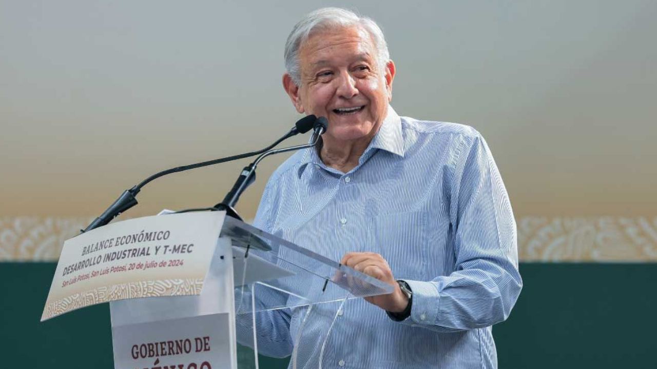 AMLO - Constitución