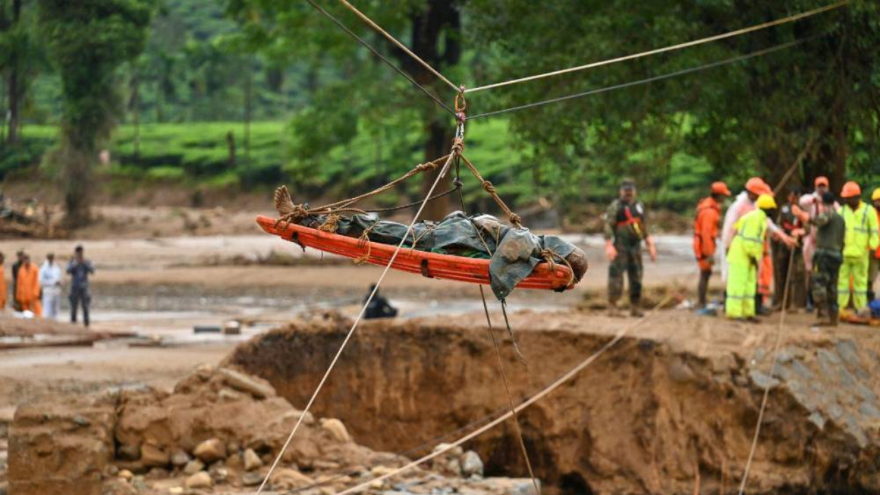 Aumentan las muertes por intensas lluvias y deslaves en la India