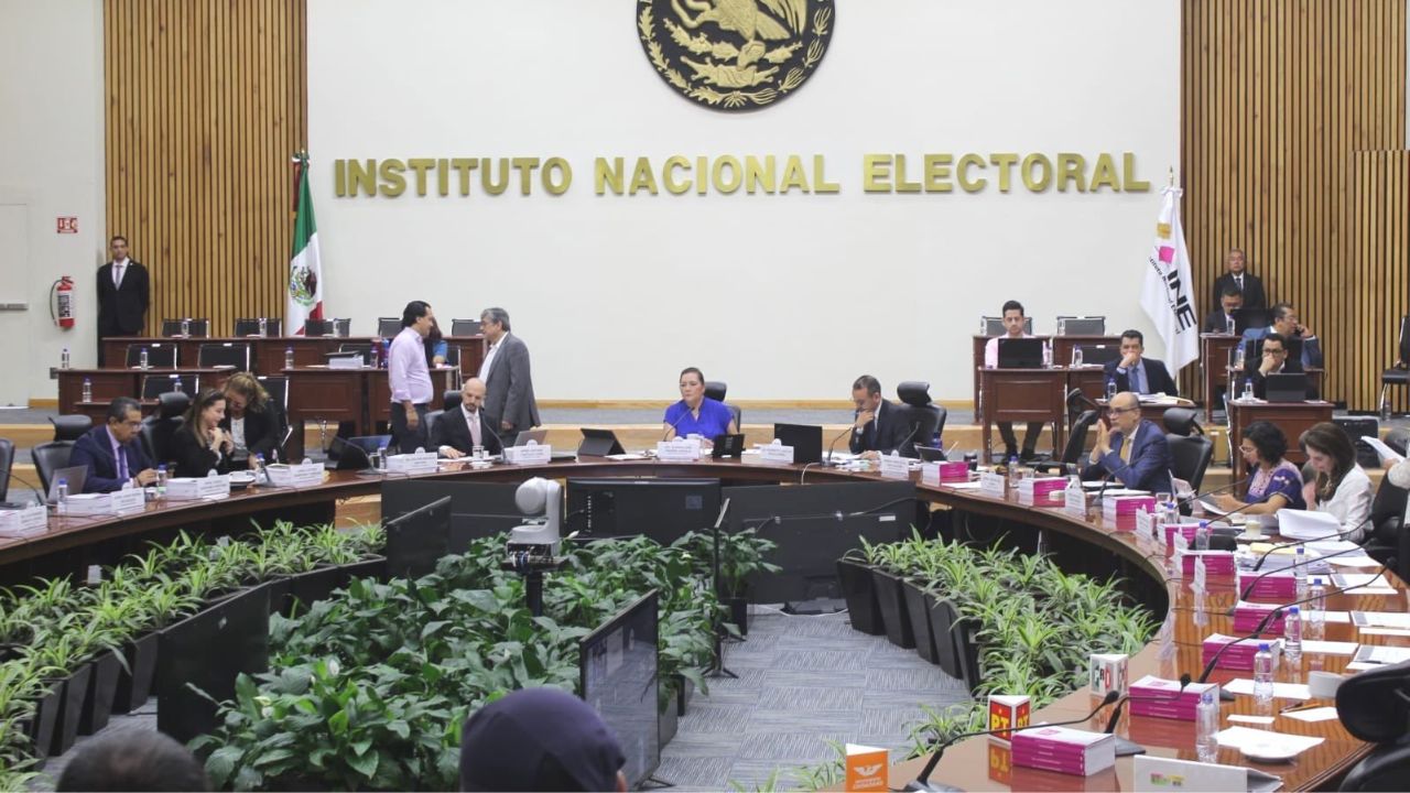 La Comisión de Prerrogativas y Partido del Instituto Nacional Electoral (INE) aprobó el proyecto de asignación de diputaciones plurinominales