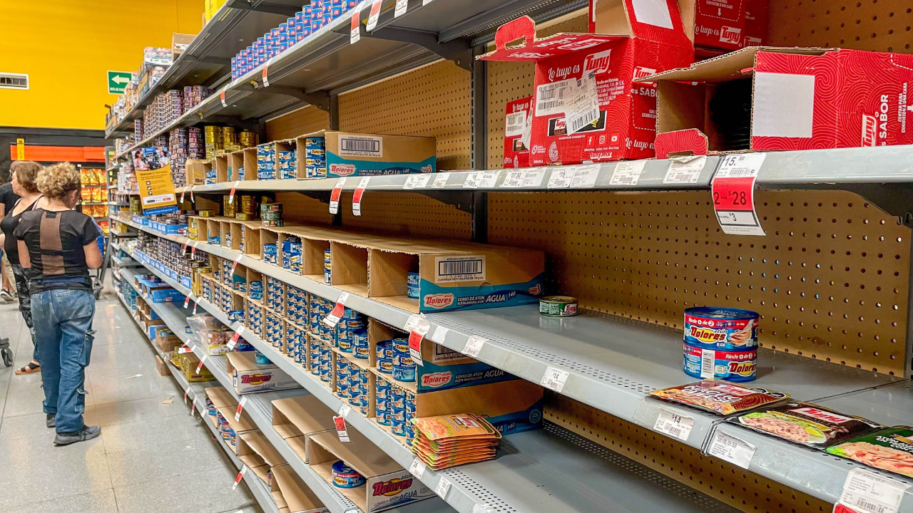 compras de pánico ante la llegada de Beryl