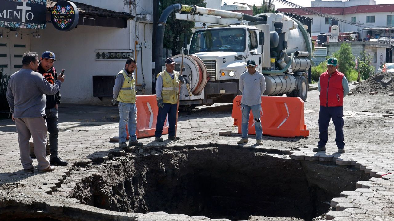 EMERGENCIA. Los vecinos manfestaron que los trabajadores municipales se retiraron de la obra.