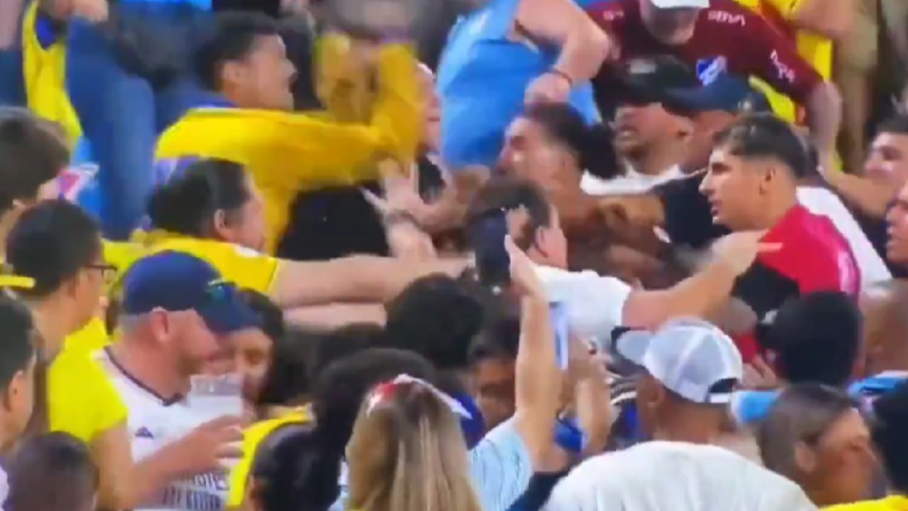 Jugadores de Uruguay se lían a golpes con aficionados tras derrota