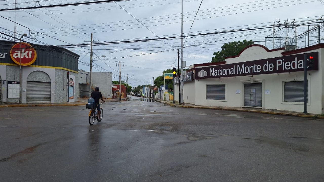 La ciudad de Mérida lucen sin movimiento, muy parecido a los momentos más álgidos de la pandemia por COVID-19.