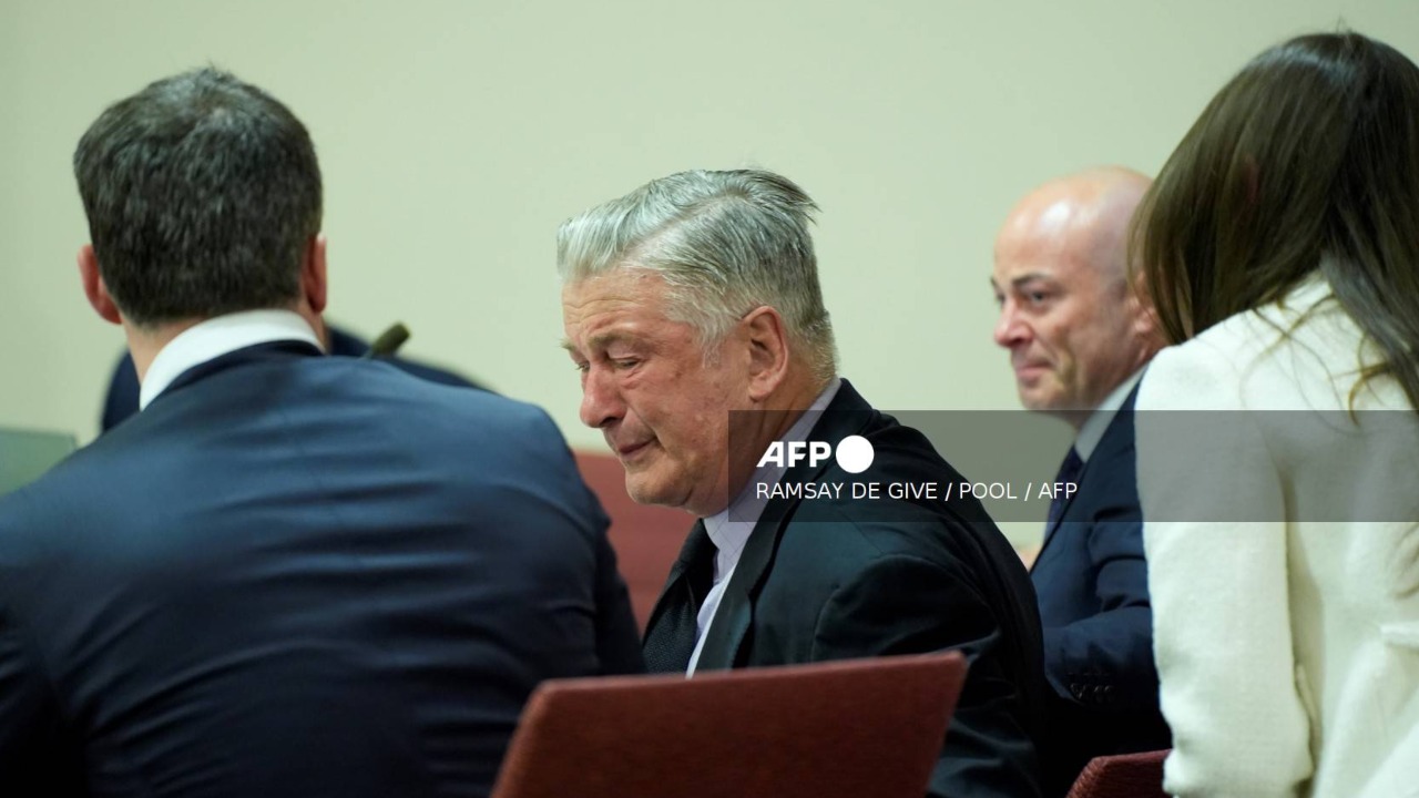 La justicia estadounidense anuló el juicio de Alec Baldwin, por homicidio involuntario, argumentando supresión de evidencias.