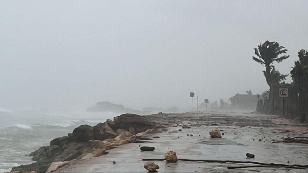 Quintan Roo se mantiene en alerta roja tras entrada del huracán Beryl como categoría 2