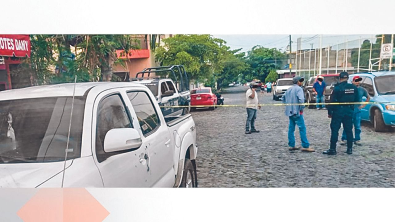 crimen. Autoridades de Colima resguardaron la zona del atentado.