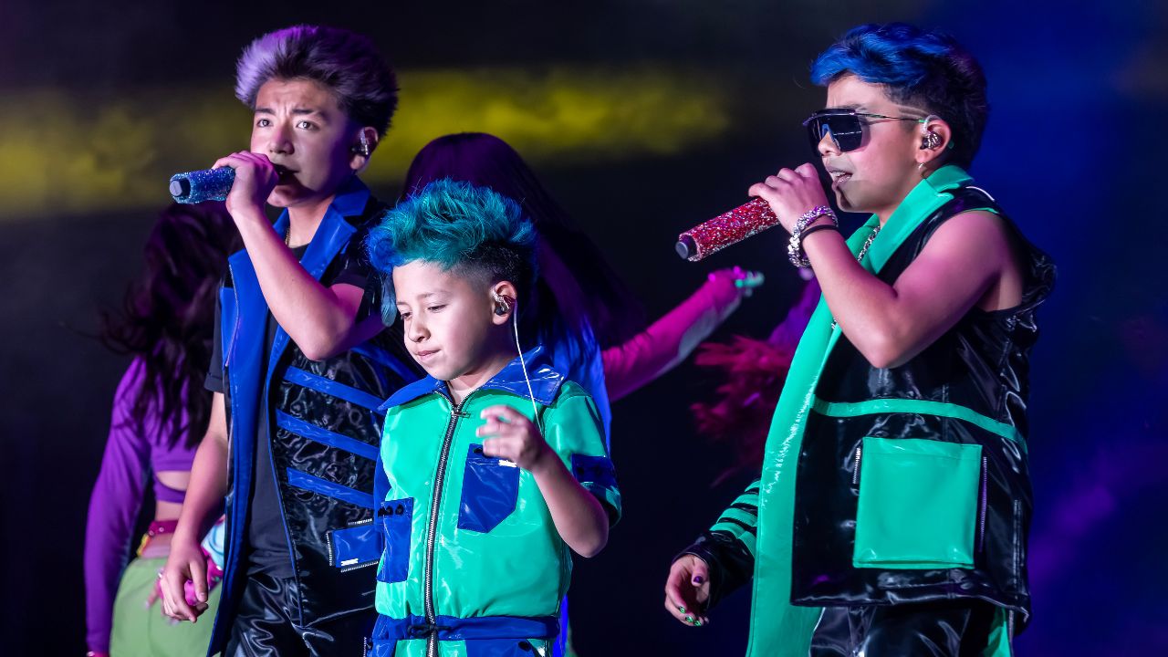 Durante su segunda presentación en la que agotaron las entradas en el Pepsi Center, Universal Music sorprendió a Picus con la develación del Triple Disco de Platino