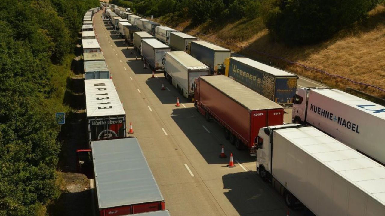 Las ventas al mayoreo de tractocamiones rompieron un récord histórico en junio, con un total de 6 mil 784 unidades de carga y pasaje comercializadas,