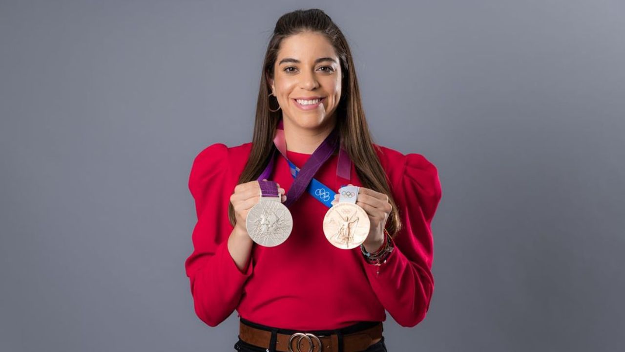 Comité Olímpico Mexicano, encabezado por María José Alcalá, viajó con varios atletas de diversas especialidades como clavados, atletismo y bádminton a menos de una semana