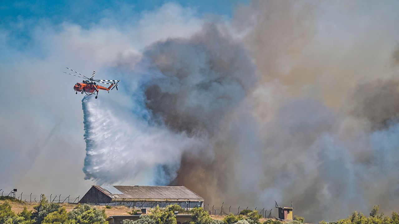 EMERGENCIA. La frecuencia de los incendios en Grecia subrayan la urgencia de una acción climática