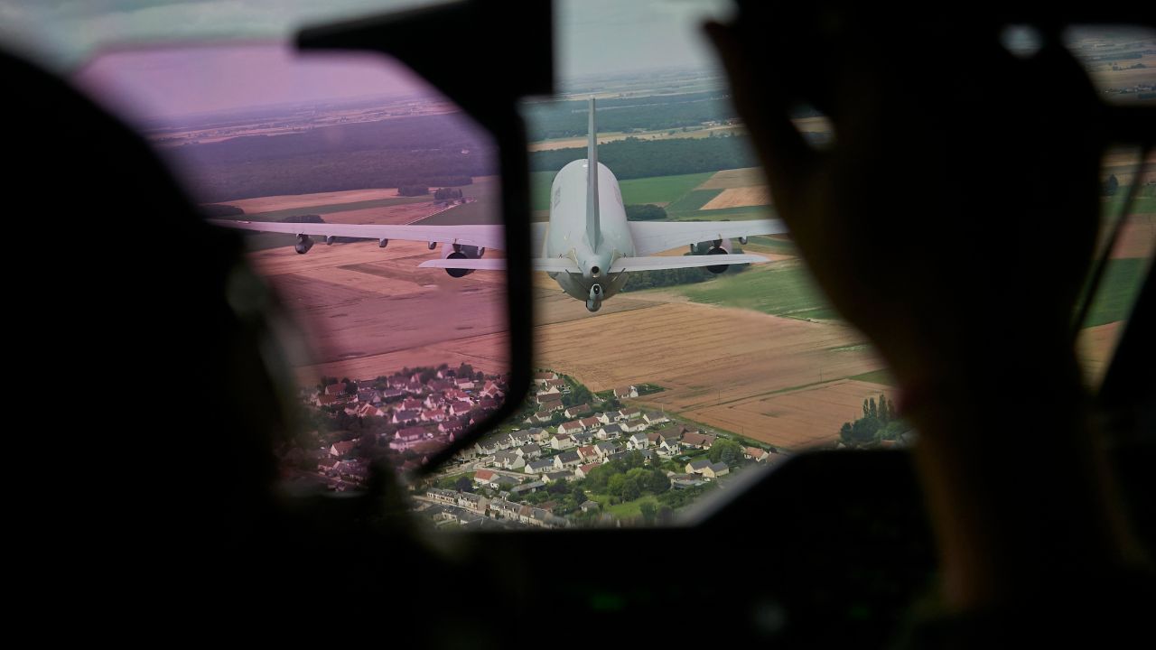 El salón aeronáutico de Farnborough, en el Reino Unido, acoge a partir de hoy a un sector con luces y sombras: los pedidos de aviones