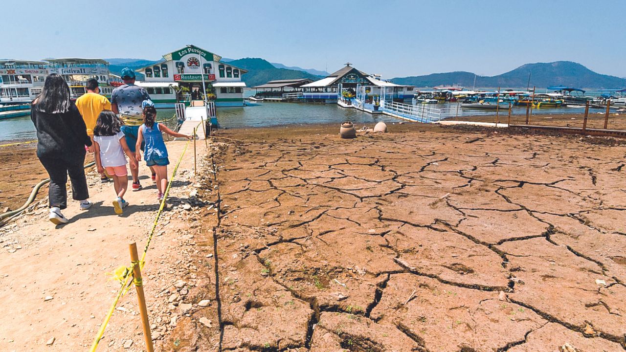 SECO. El embarcadero de la presa en Valle de Bravo, la cual reporta 27% de nivel.