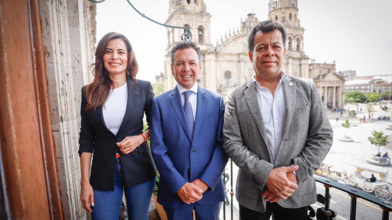 Jalisco. El presidente municipal interino recibió a la virtual alcaldesa, Verónica Delgadillo.