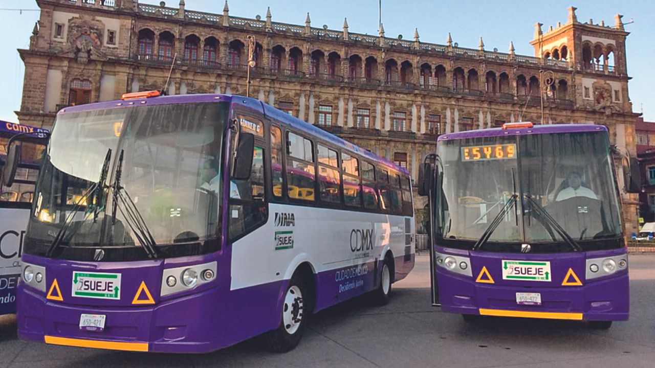 Objetivo. Una de las principales tareas del Gobierno capitalino en movilidad fue renovar los microbuses por autobuses.