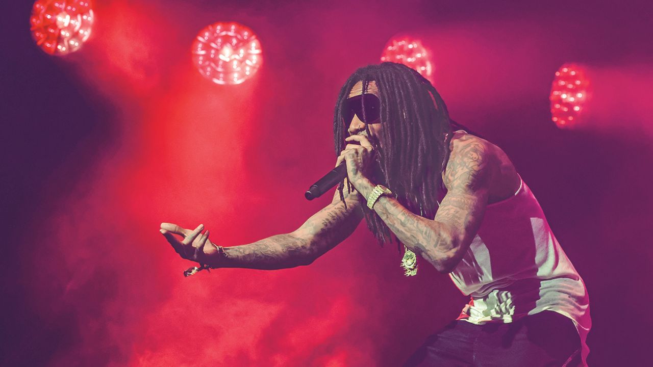 El rapero estadounidense, Wiz Khalifa, fue acusado de posesión ilegal de drogas después de actuar en un festival en la costa de Rumania