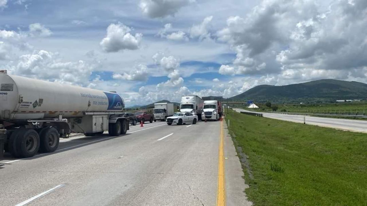 Edomex. El bloqueo afectó a cientos de automovilistas, transportistas y pasajeros