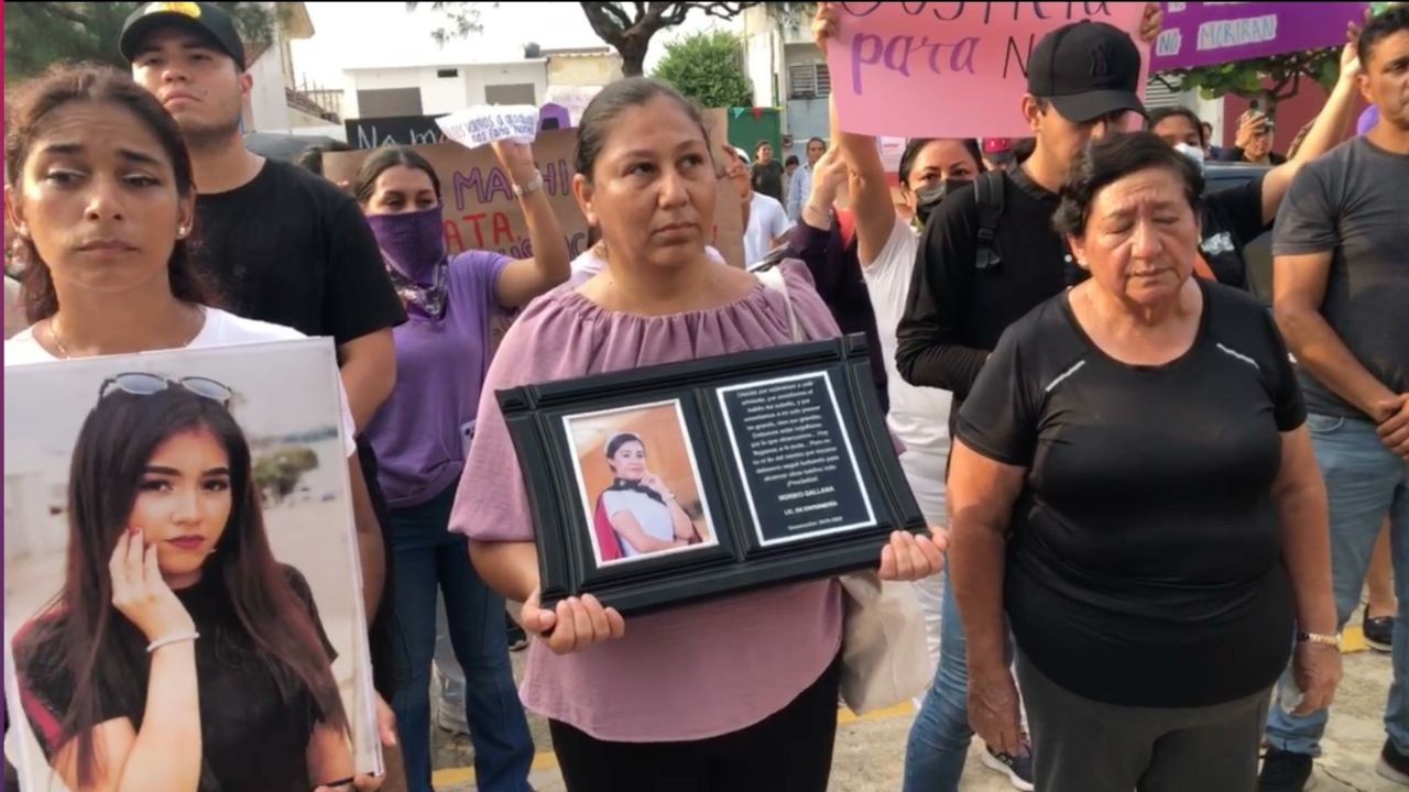 CRIMEN. Familiares, amigos y colectivos marcharon en Coatzacoalcos por la muerte de la enfermera de 21 años.