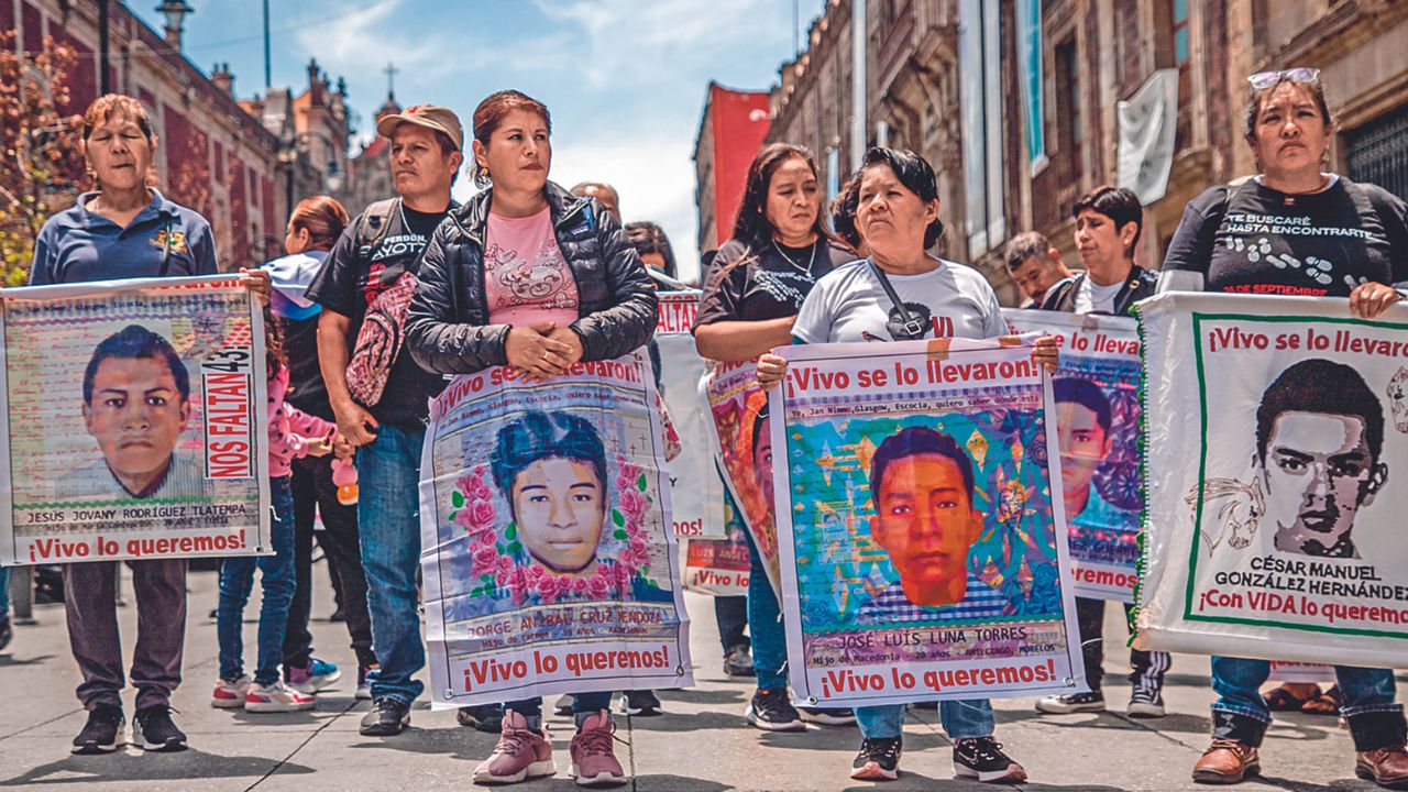 Promesa. Familiares de los normalistas recibirán un nuevo informe tras acusar recibir una vez más los mismos resultados.