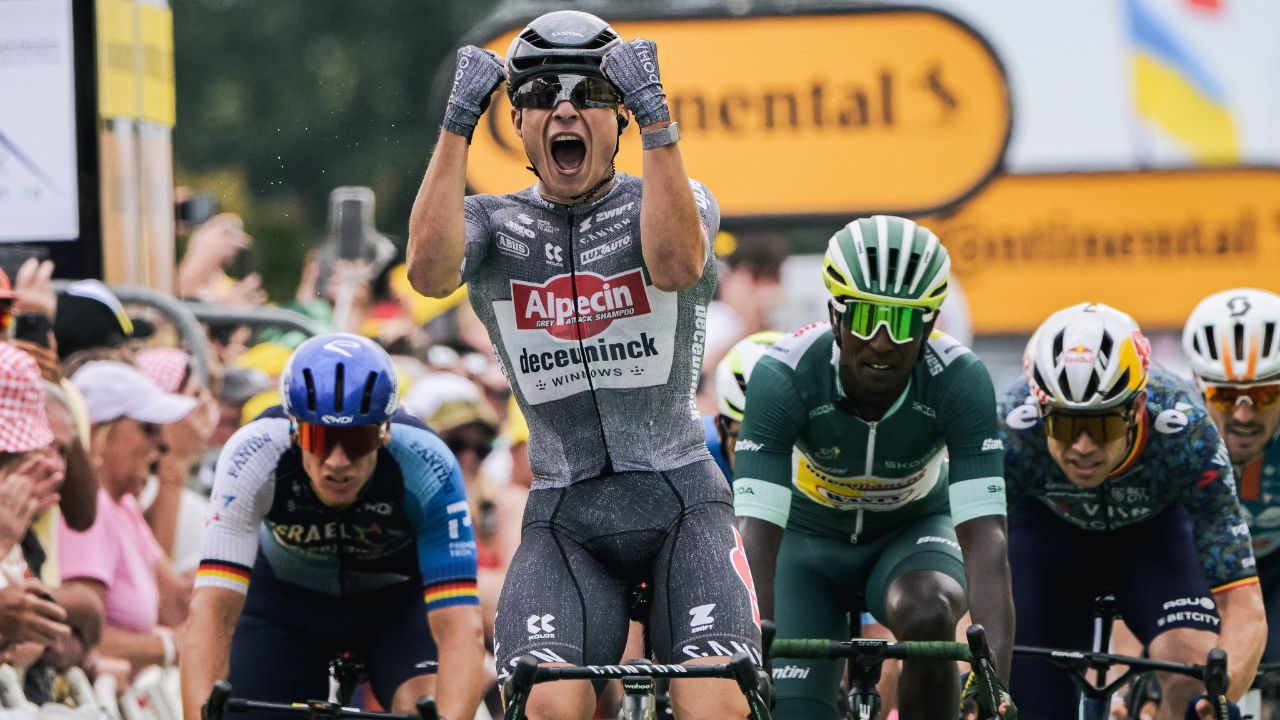 Retomada la actividad con la décima etapa del Tour de Francia, el recorrido galo tuvo una prueba a contrarreloj que conquistó el belga, Jasper Philipsen en la ruta que finalizó en Saint-Amand-Montrond