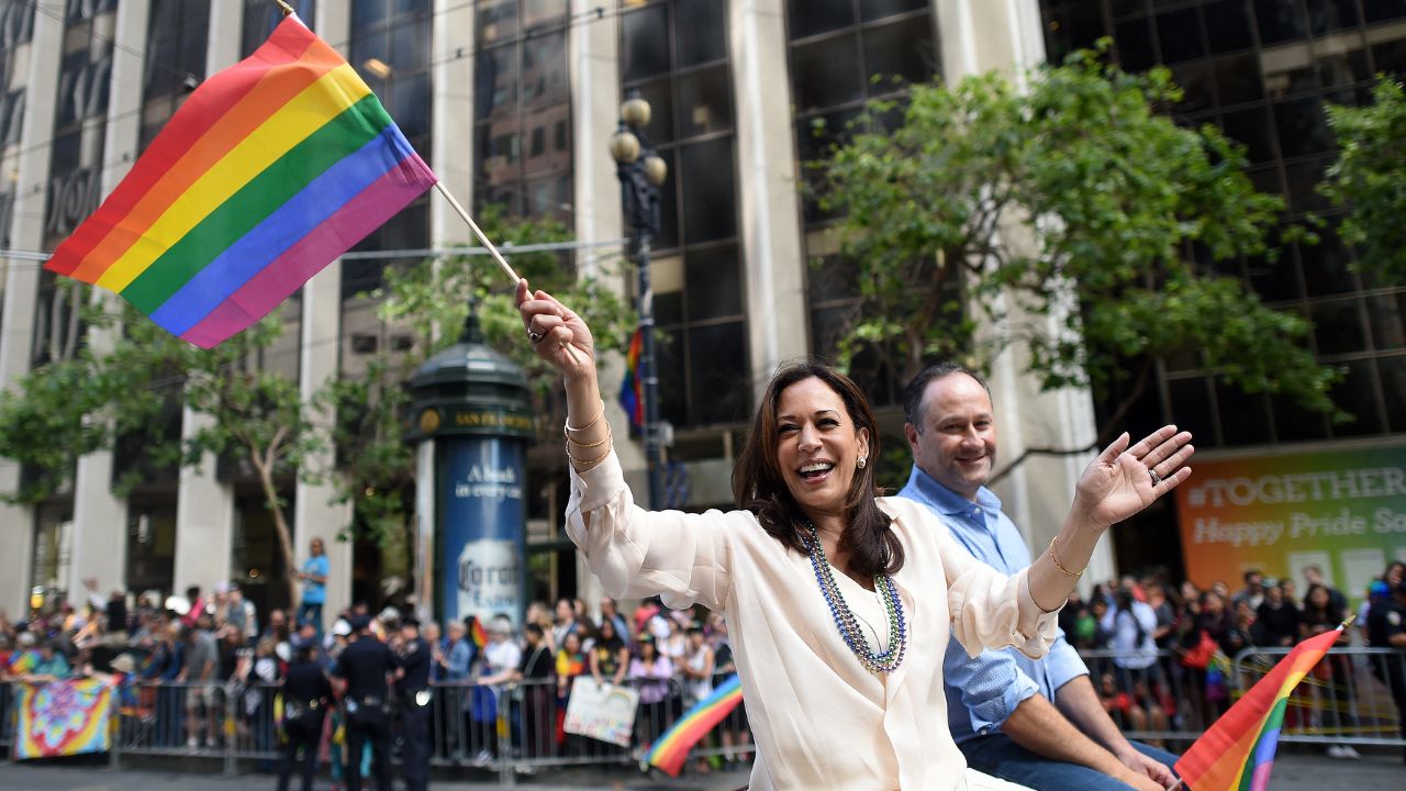 Kamala Harris, nació el 20 de octubre de 1964, en Oakland, California, es conocida por su trayectoria que encarna el sueño americano