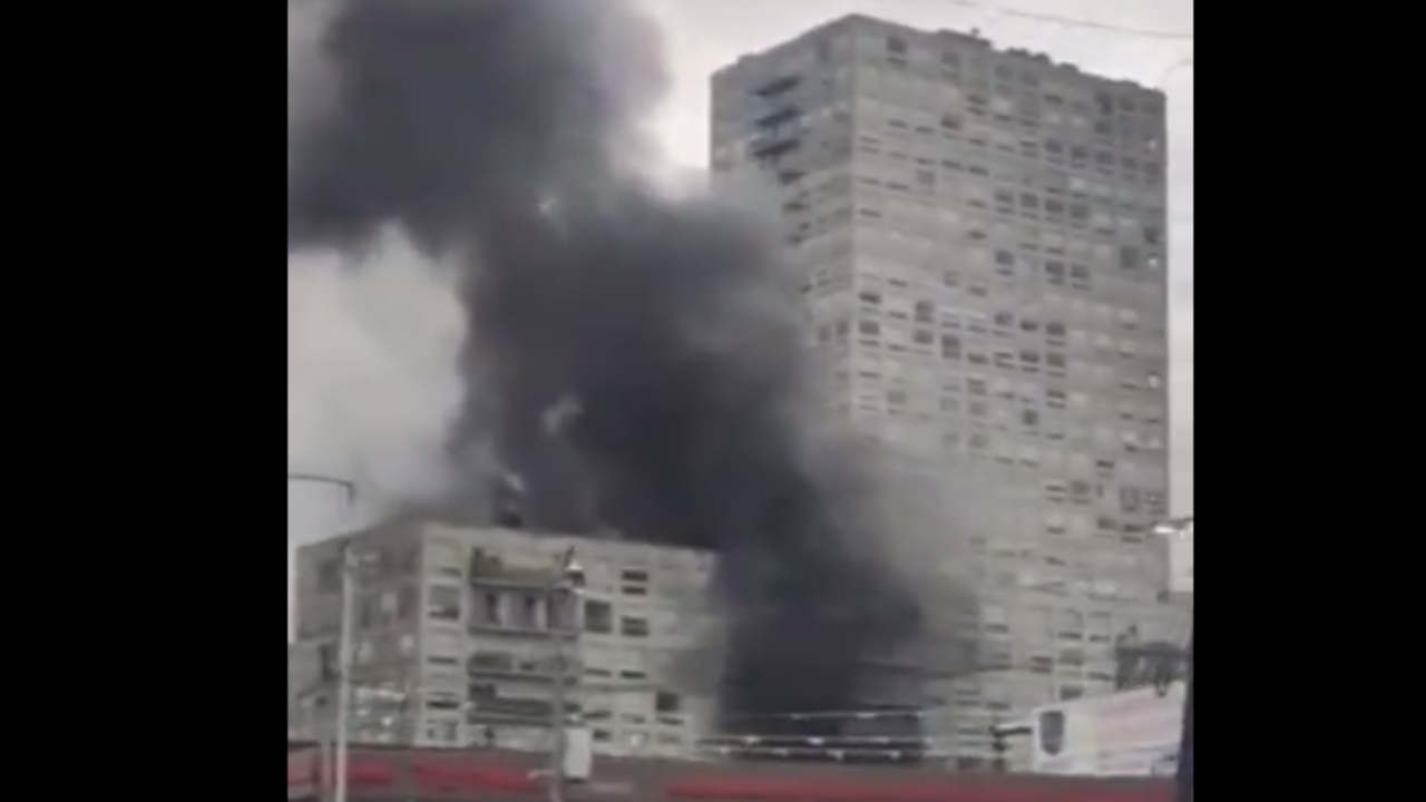 Foto: Captura de pantalla/ Incendio en edificio de Azcapotzalco