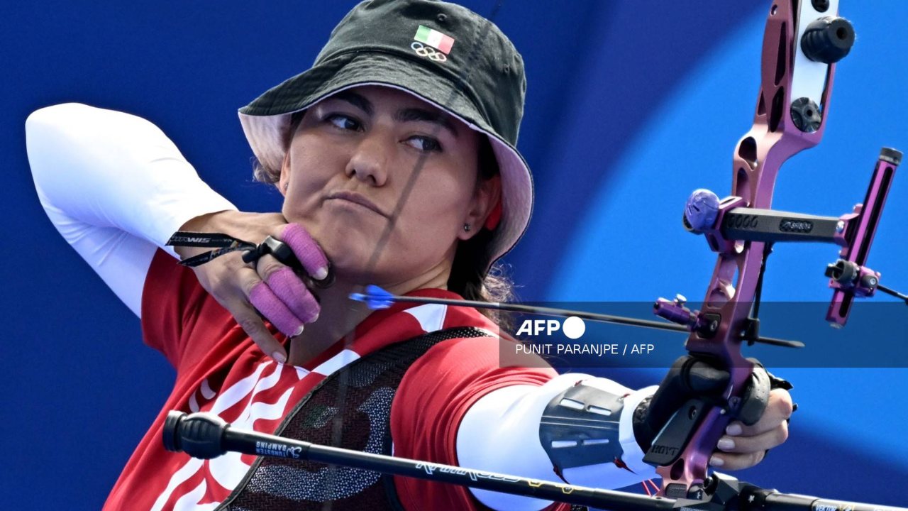 Alejandra Valencia denunció que la Conade redujo su beca y la comisión respondió que se determinó su beca por el bronce obtenido en París.