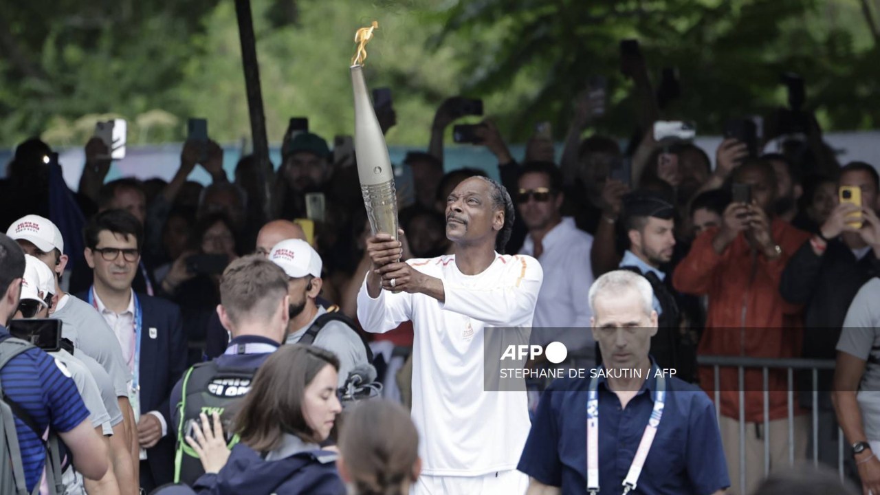 El recorrido de la antorcha olímpica continúo este viernes por Francia y fue el rapero Snoop Dogg, quien se llevó los reflectores.