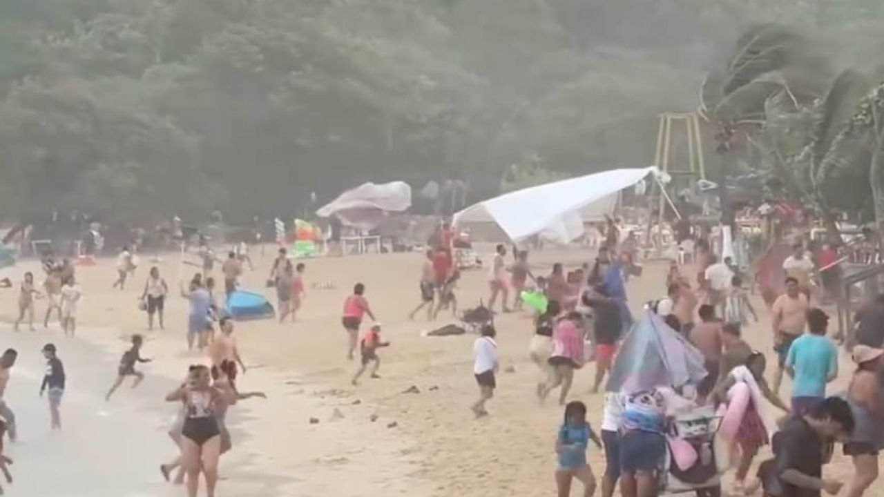 En la Playa la Entrega de Huatulco una turista falleció y varios más resultaron heridos por la caída de un rayo la tarde de este viernes.