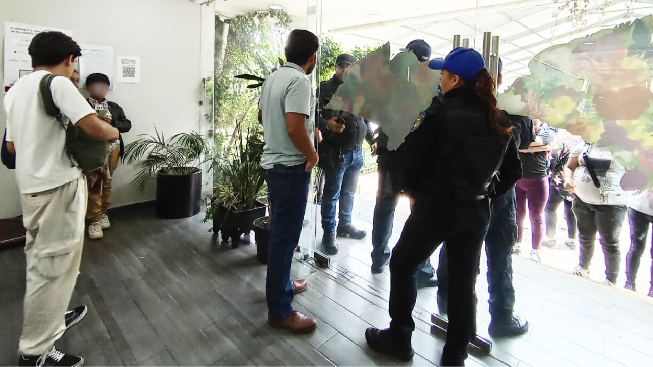 Se confrontan funcionarios de Iztapalapa con antorchistas