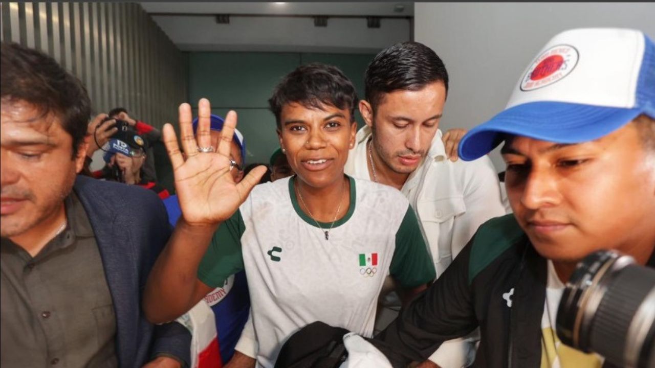 Reciben a la heroína de plata: Prisca Guadalupe