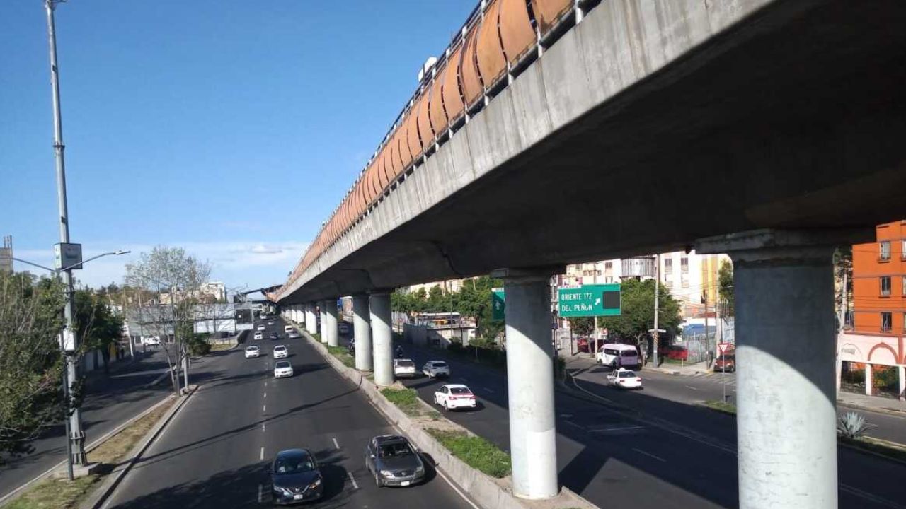 Persona camina en vías del Metro San Lázaro y se arroja a la avenida desde tramo elevado