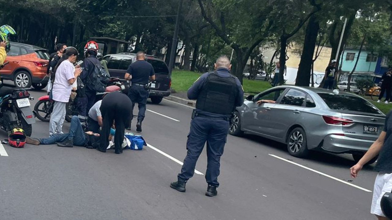 Una persona pierde la vida al ser impactado por motociclista cerca de la estación del Metrobús Tlacotal.